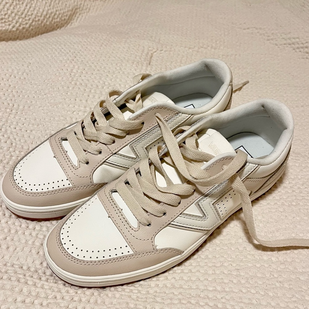 NWOT VANS LowLand ComfyCush Marshmallow/True White Leather Sneaker